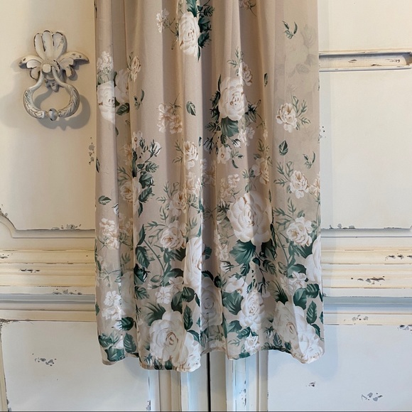 Show Me Your Mumu Kendall Maxi Dress Bouquet Toss - Picture 4 of 8